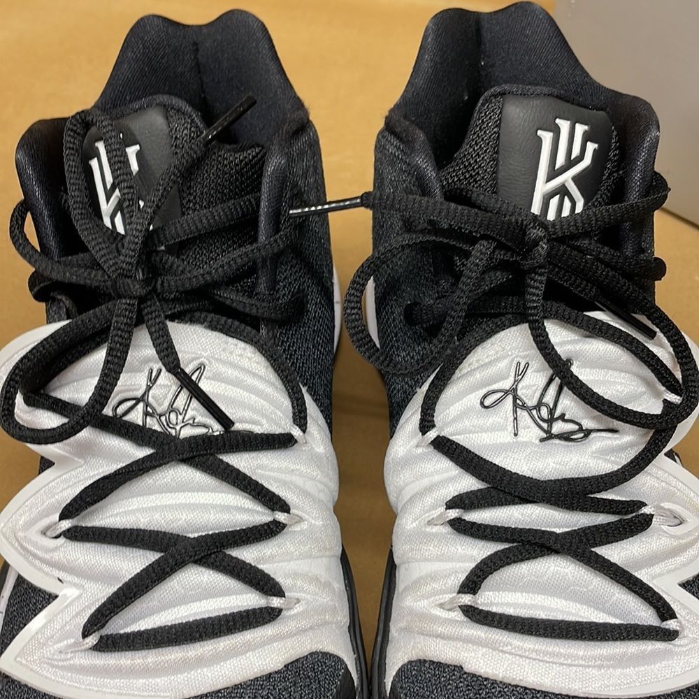 Nike Kyrle 5 Basketball Black/White  Unisex Sneakers Shoes - Picture 5 of 7